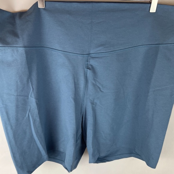 NWT: old navy Extra High-Waisted PowerChill Hidden-Pocket Biker Shorts 6" (4X) - Picture 2 of 8